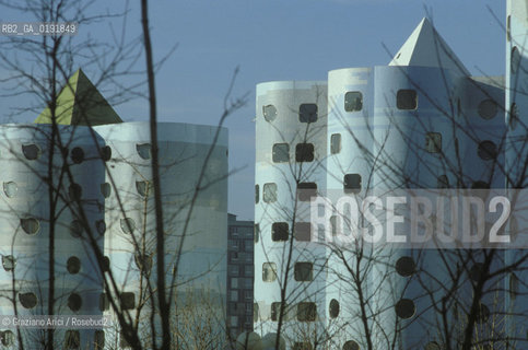 ( FRANCIA  )  PARIGI : QUARTIERE RESIDENZIALE ALLA DEFENSE   © 1995 Graziano Arici/Rosebud2 / GEO ARCHITETTURA MODERNA