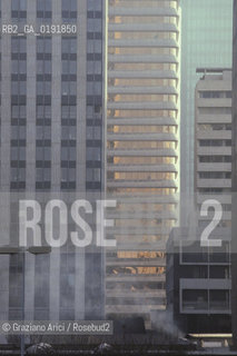 ( FRANCIA  )  PARIGI : QUARTIERE DI UFFICI ALLA DEFENSE   © 1995 Graziano Arici/Rosebud2 / GEO ARCHITETTURA MODERNA