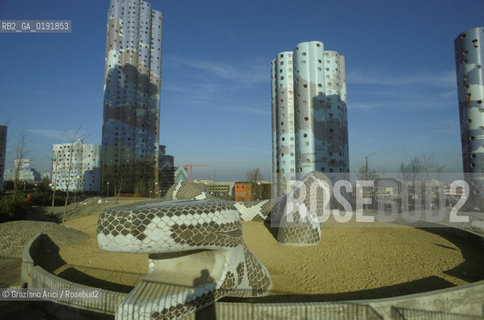( FRANCIA  )  PARIGI : QUARTIERE RESIDENZIALE ALLA DEFENSE   © 1995 Graziano Arici/Rosebud2 / GEO ARCHITETTURA MODERNA