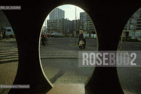 ( FRANCIA  )  PARIGI : QUARTIERE RESIDENZIALE ALLA DEFENSE   © 1995 Graziano Arici/Rosebud2 / GEO ARCHITETTURA MODERNA