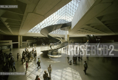 ( FRANCIA  )  PARIGI : LOUVRE LA PYRAMIDE   © 1995 Graziano Arici/Rosebud2 / GEO MUSEO PIRAMIDE VETRO