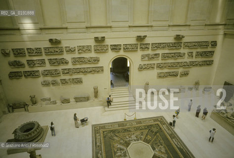 ( FRANCIA  )  PARIGI : MUSEO DEL LOUVRE    © 1995 Graziano Arici/Rosebud2 / GEO