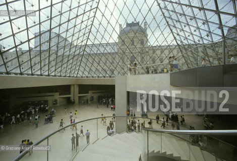 ( FRANCIA  )  PARIGI : LOUVRE LA PYRAMIDE   © 1995 Graziano Arici/Rosebud2 / GEO MUSEO PIRAMIDE VETRO