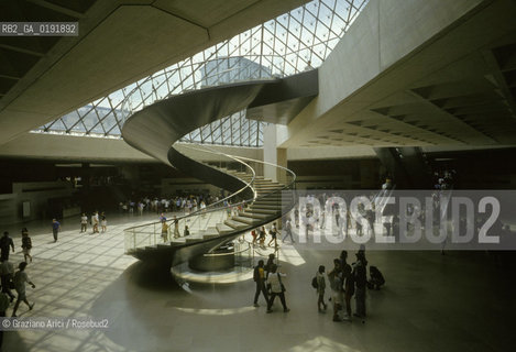( FRANCIA  )  PARIGI : LOUVRE LA PYRAMIDE   © 1995 Graziano Arici/Rosebud2 / GEO MUSEO PIRAMIDE VETRO