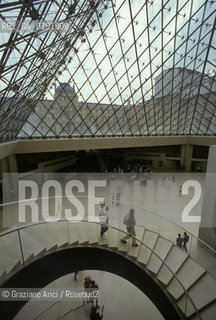 ( FRANCIA  )  PARIGI : LOUVRE LA PYRAMIDE   © 1995 Graziano Arici/Rosebud2 / GEO MUSEO PIRAMIDE VETRO