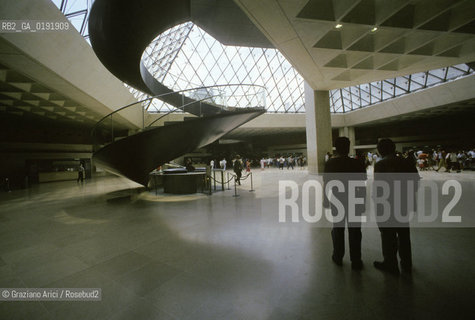 ( FRANCIA  )  PARIGI : LOUVRE LA PYRAMIDE   © 1995 Graziano Arici/Rosebud2 / GEO MUSEO PIRAMIDE VETRO