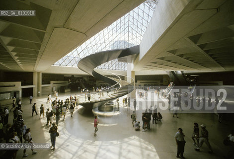 ( FRANCIA  )  PARIGI : LOUVRE LA PYRAMIDE   © 1995 Graziano Arici/Rosebud2 / GEO MUSEO PIRAMIDE VETRO