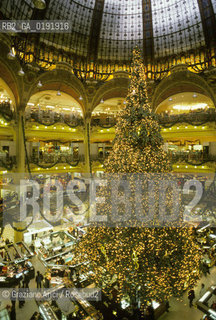 ( FRANCIA  )  PARIGI : GRANDE MAGAZZINO GALLERIES LAFAYETTE   © 1995 Graziano Arici/Rosebud2 / GEO ALBERO DI NATALE
