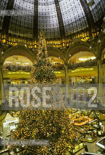 ( FRANCIA  )  PARIGI : GRANDE MAGAZZINO GALLERIES LAFAYETTE   © 1995 Graziano Arici/Rosebud2 / GEO ALBERO DI NATALE