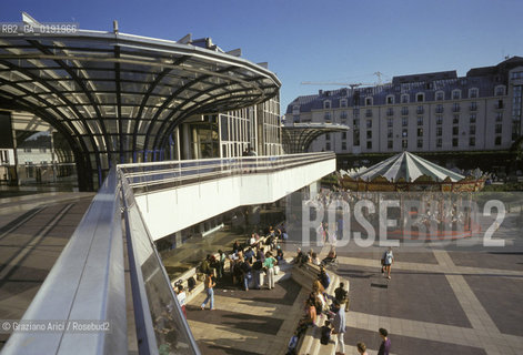 ( FRANCIA  )  PARIGI : IL CENTRO COMMERCIALE DEL LES HALLES © 1995 Graziano Arici/Rosebud2 / GEO