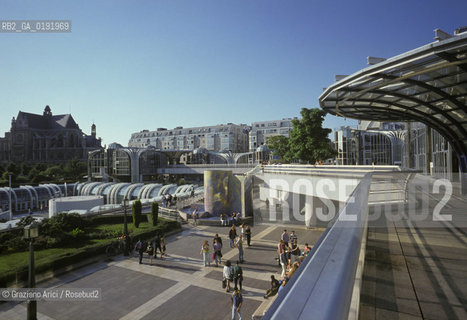 ( FRANCIA  )  PARIGI : IL CENTRO COMMERCIALE DEL LES HALLES © 1995 Graziano Arici/Rosebud2 / GEO