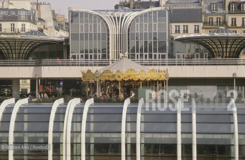 ( FRANCIA  )  PARIGI : IL CENTRO COMMERCIALE DEL LES HALLES © 1995 Graziano Arici/Rosebud2 / GEO