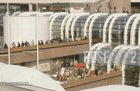 ( FRANCIA  )  PARIGI : IL CENTRO COMMERCIALE DEL LES HALLES © 1995 Graziano Arici/Rosebud2 / GEO
