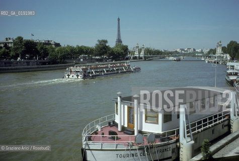 ( FRANCIA  )  PARIGI : LA TOUR EIFFEL E IL FIUME SENNA © 1995 Graziano Arici/Rosebud2 / GEO
