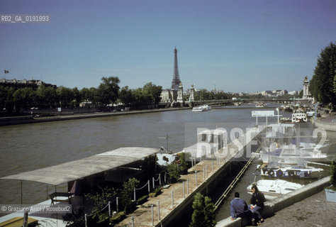 ( FRANCIA  )  PARIGI : IL LUNGOSENNA E IL FIUME SENNA © 1995 Graziano Arici/Rosebud2 / GEO