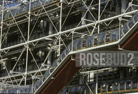 ( FRANCIA  )  PARIGI : IL MUSEO CENTRE DART E DE CULTURE G. POMPIDOU BEAUBOURG © 1995 Graziano Arici/Rosebud2 / GEO ARCHITETTURA MODERNA