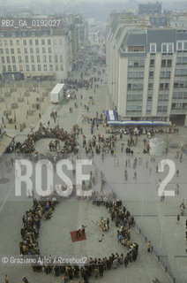 ( FRANCIA  )  PARIGI : IL MUSEO CENTRE DART E DE CULTURE G. POMPIDOU BEAUBOURG © 1995 Graziano Arici/Rosebud2 / GEO ARCHITETTURA MODERNA CERCHIO PIAZZA