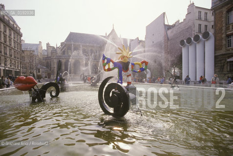 ( FRANCIA  )  PARIGI : IL MUSEO CENTRE DART E DE CULTURE G. POMPIDOU BEAUBOURG © 1995 Graziano Arici/Rosebud2 / GEO ARCHITETTURA MODERNA FONTANA DI TINGUELY