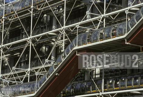 ( FRANCIA  )  PARIGI : IL MUSEO CENTRE DART E DE CULTURE G. POMPIDOU BEAUBOURG © 1995 Graziano Arici/Rosebud2 / GEO ARCHITETTURA MODERNA SCALE
