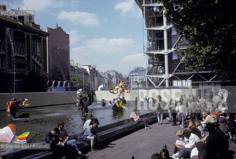 ( FRANCIA  )  PARIGI : IL MUSEO CENTRE DART E DE CULTURE G. POMPIDOU BEAUBOURG © 1995 Graziano Arici/Rosebud2 / GEO ARCHITETTURA MODERNA FONTANA DI TINGUELY