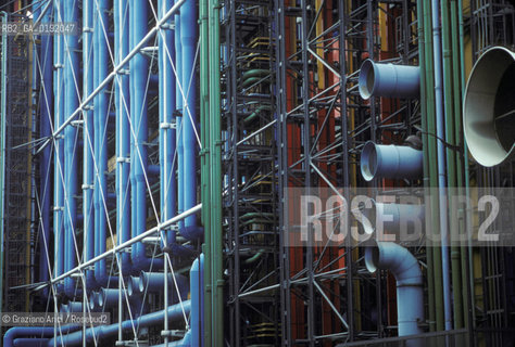 ( FRANCIA  )  PARIGI : IL MUSEO CENTRE DART E DE CULTURE G. POMPIDOU BEAUBOURG © 1995 Graziano Arici/Rosebud2 / GEO ARCHITETTURA MODERNA, TUBO