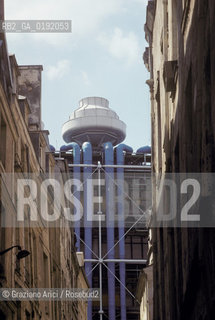 ( FRANCIA  )  PARIGI : IL MUSEO CENTRE DART E DE CULTURE G. POMPIDOU BEAUBOURG © 1995 Graziano Arici/Rosebud2 / GEO ARCHITETTURA MODERNA TUBO