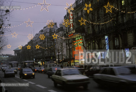 ( FRANCIA  )  PARIGI : IL BOULEVARD DES CAPUCINES E IL TEATRO OLYMPIA © 1995 Graziano Arici/Rosebud2 / GEO