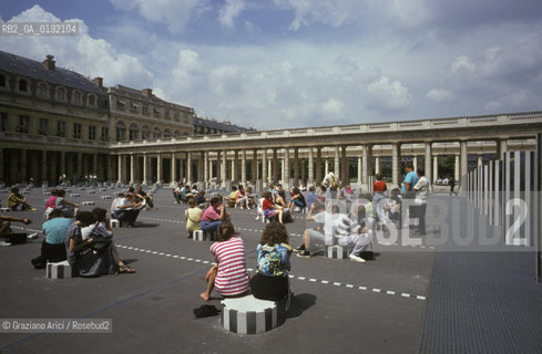 ( FRANCIA  )  PARIGI : IL  PALAIS ROYAL  © 1995 Graziano Arici/Rosebud2 / GEO COLONNA BURDEN