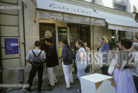 ( FRANCIA  )  PARIGI : LA GELATERIA BERTHILLON NELLILE ST-LOUIS  © 1995 Graziano Arici/Rosebud2 / GEO GASTRONOMIA