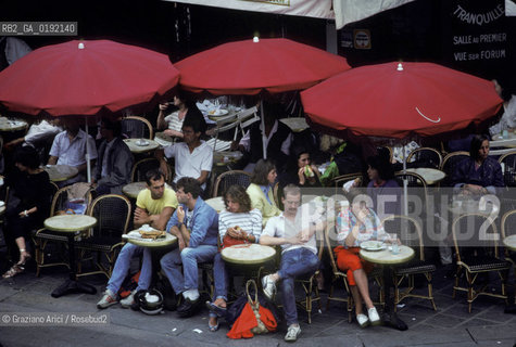 ( FRANCIA  )  PARIGI : UN CAFFE © 1995 Graziano Arici/Rosebud2 / GEO