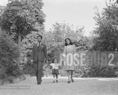 THE KING OF THE SIAM GALYANI MAHIDOL WITH HIS FAMILY - LAUSANNE - 1949 © ARCHIVIO Graziano Arici/Rosebud2  / NOBILTA/ RE