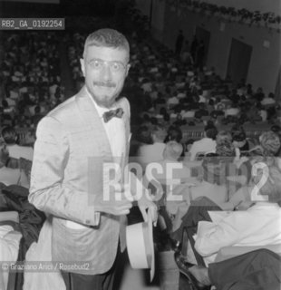 THE TELEVISION QUIZ WINNER LUIGI MARIANINI AT THE INTERNATIONAL FILM FESTIVAL IN VENICE LIDO - 195?  © ARCHIVIO Graziano Arici/Rosebud2  / VARIE / TELEVISIONE / VINCITORE QUIZ / MOSTRA DEL CINEMA