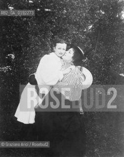 THE COUNTESS ANNINA MOROSINI ROMBO WITH HER DAUGHTER, THE FUTURE COUNTESS OF ROBILANT  - 1907 - © ARCHIVIO Graziano Arici/Rosebud2  / NOBILTA / CONTE