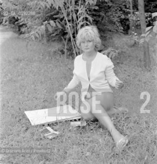 THE PAINTER NOVELLA PARIGINI AT VENICE LIDO - 1954 - © ARCHIVIO Graziano Arici/Rosebud2  / ARTE / PITTORE / DISEGNO