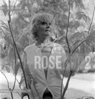 THE PAINTER NOVELLA PARIGINI AT VENICE LIDO - 1954 - © ARCHIVIO Graziano Arici/Rosebud2  / ARTE / PITTORE