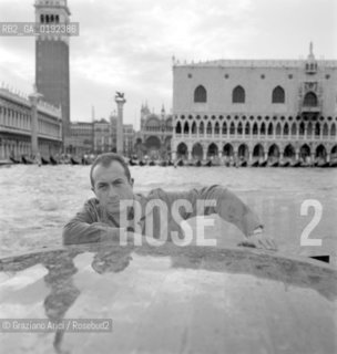 THE PIANIST ALEXIS WEISSENBERG ON A MOTORBOAT IN VENICE - 1969 - © ARCHIVIO Graziano Arici/Rosebud2  / MUSICA CLASSICA / PIANISTA / MOTOSCAFO / PIAZZA SAN MARCO