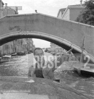 THE PIANIST ALEXIS WEISSENBERG ON A MOTORBOAT IN VENICE - 1969 - © ARCHIVIO Graziano Arici/Rosebud2  / MUSICA CLASSICA / PIANISTA / MOTOSCAFO