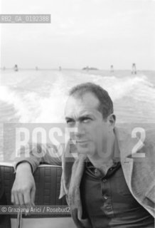 THE PIANIST ALEXIS WEISSENBERG ON A MOTORBOAT IN VENICE - 1969 - © ARCHIVIO Graziano Arici/Rosebud2  / MUSICA CLASSICA / PIANISTA / MOTOSCAFO