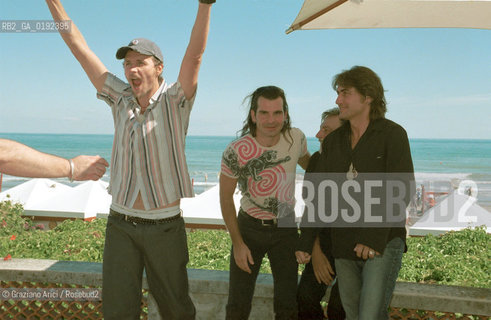 CINEMA 2000 / 57. MOSTRA INTERNAZIONALE DARTE CINEMATOGRAFICA - I CANTANTI JOVANNOTTI, PIERO PELU E GIANCARLO LIGABUE (ITALIA) A VENEZIA PER UNA CONFERENZA SULLATTIVITA DELLASSOCIAZIONE UMANITARIA EMERGENCY SURGEON E PER LA PROIEZIONE DEL FILM JUNG GIANG - NELLA TERRA DEI MUJAHEDDIN - ©Graziano Arici/Rosebud2 