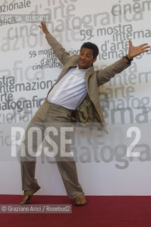 08/09/02 - 59. INTERNATIONAL FILM FESTIVAL IN VENICE LIDO - THE SHOWMAN AND POP SINGER ROSARIO FIORELLO  - FILM JOHAN PADAN - A LA DESCOVERTA DE LE AMERICHE  - © 2002 Graziano Arici/Rosebud2 /FIORE  - MOSTRA DEL CINEMA / CANTANTE POP