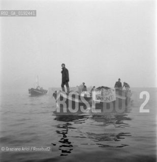 PROTESTS AGAINST THE HIGH TIDE IN VENICE - 1970 © ARCHIVIO Graziano Arici/Rosebud2  / ALTA MAREA / ACQUA ALTA / MANIFESTAZIONE / BARCA
