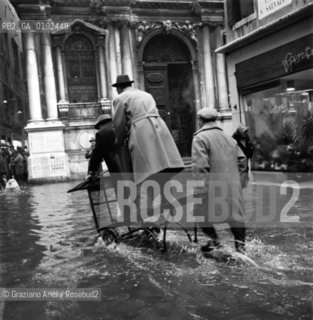 HIGH TIDE IN VENICE - 196? © ARCHIVIO Graziano Arici/Rosebud2  / ALTA MAREA / ACQUA ALTA /