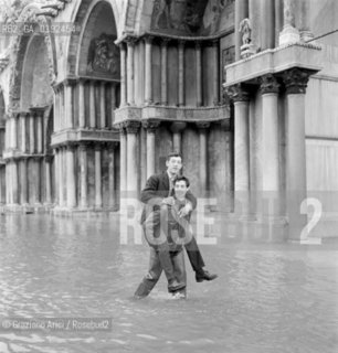 HIGH TIDE IN VENICE - 1962 © ARCHIVIO Graziano Arici/Rosebud2  / ALTA MAREA / ACQUA ALTA  / PIAZZA SAN MARCO