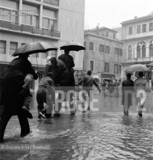 HIGH TIDE IN VENICE - 1962 © ARCHIVIO Graziano Arici/Rosebud2  / ALTA MAREA / ACQUA ALTA