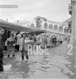 HIGH TIDE IN VENICE - 1962 © ARCHIVIO Graziano Arici/Rosebud2  / ALTA MAREA / ACQUA ALTA / BARCA