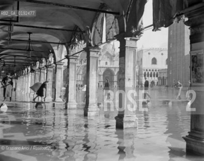 HIGH TIDE IN VENICE - 195? © ARCHIVIO Graziano Arici/Rosebud2  / ALTA MAREA / ACQUA ALTA / PIAZZA SAN MARCO