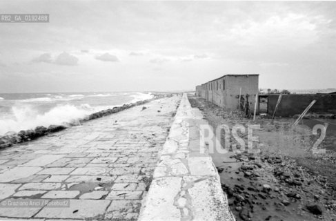 THE PELLESTRINA MURAZZI AFTER THE GREAT HIGH TIDE (VENICE) - 1966 © ARCHIVIO Graziano Arici/Rosebud2  / ALTA MAREA / ACQUA ALTA