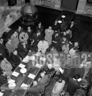 THE US SENATOR TED KENNEDY AT MARCIANA LIBRARY AFTER THE GREAT HIGH TIDE (VENICE) - 1966 © ARCHIVIO Graziano Arici/Rosebud2  / ALTA MAREA / ACQUA ALTA / POLITICA / SENATORE / BIBLIOTECA
