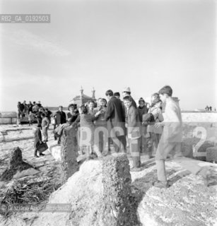 WORK IN PROGRESS AT THE PELLESTRINA MURAZZI AFTER THE GREAT HIGH TIDE (VENICE) - 1967 © ARCHIVIO Graziano Arici/Rosebud2  / ALTA MAREA / ACQUA ALTA