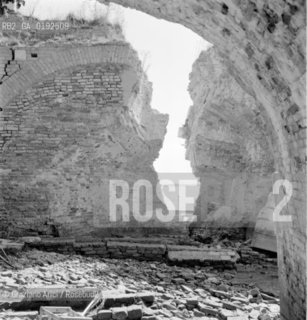 RUINS OF THE FORTE S.ANDREA  - VENICE  - 1960 - © ARCHIVIO Graziano Arici/Rosebud2  / ISOLE ABBANDONATE / DEGRADO